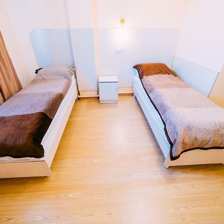 224 Hotel Almaty Bagian luar foto