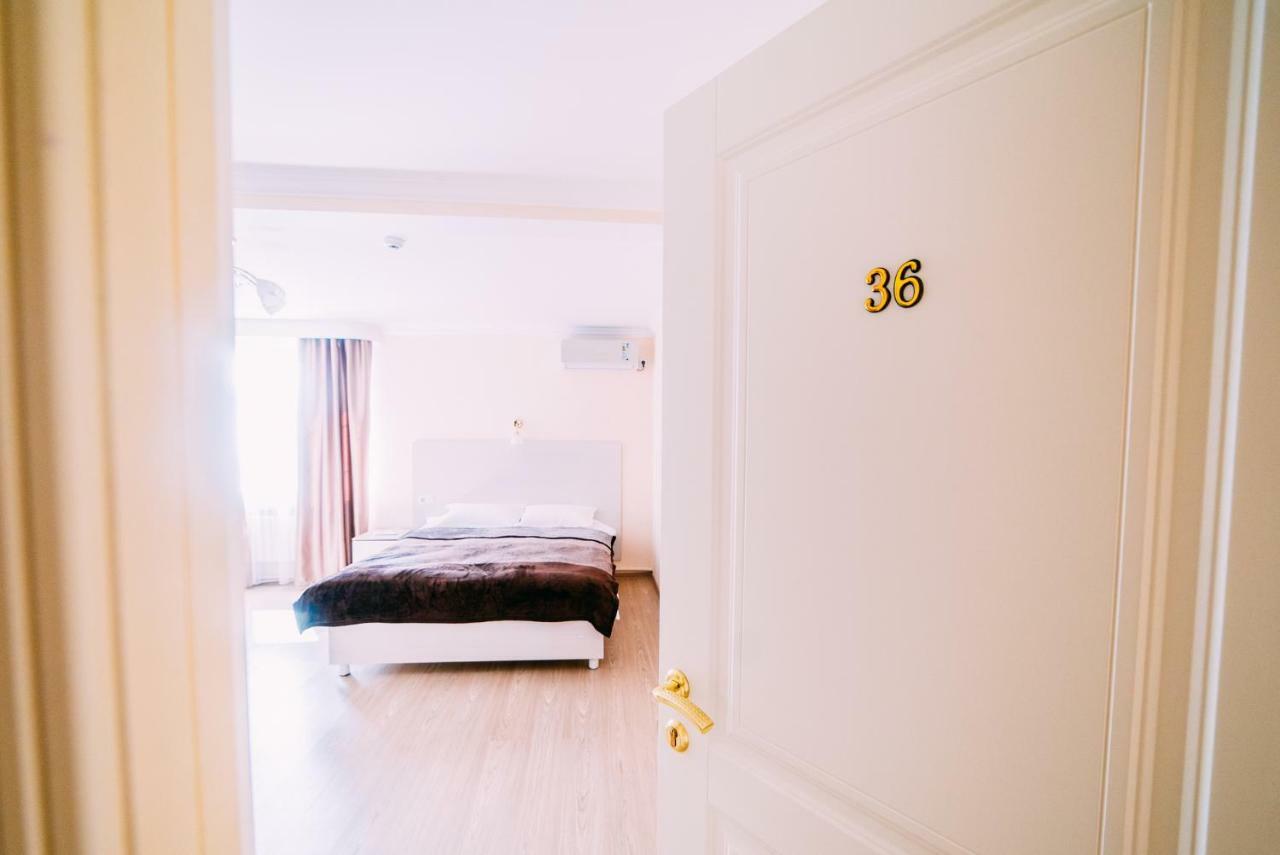 224 Hotel Almaty Bagian luar foto
