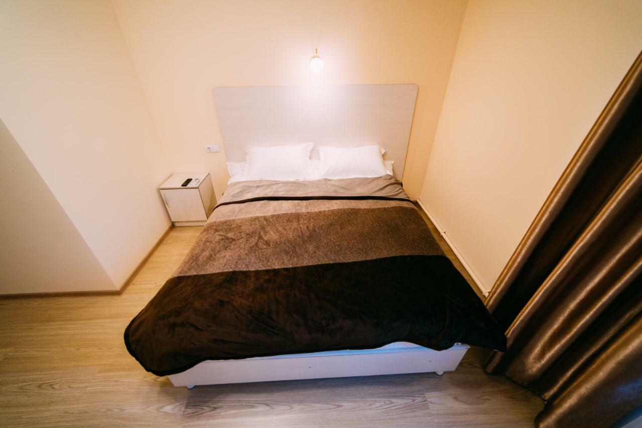 224 Hotel Almaty Bagian luar foto